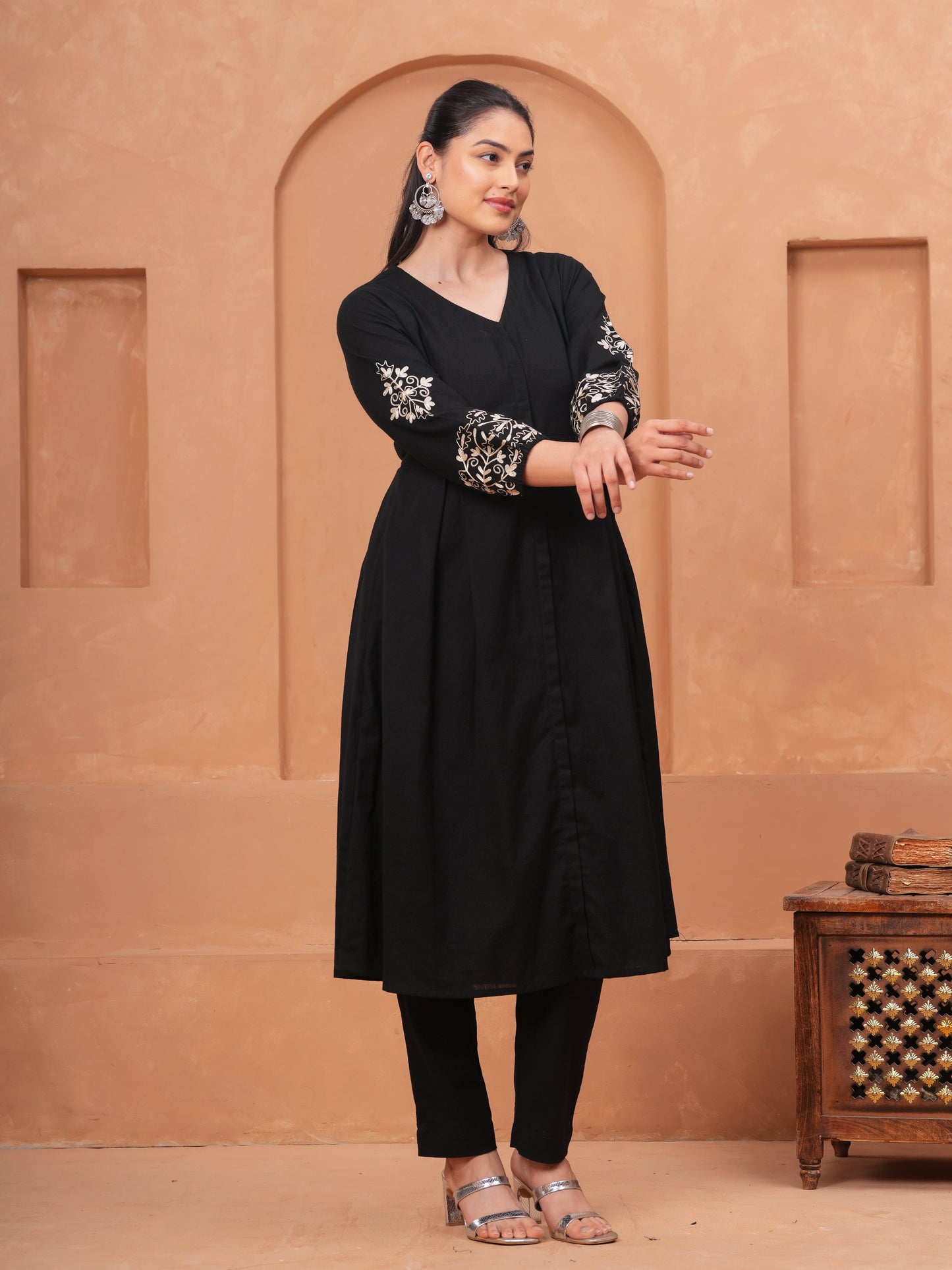 Embroidered Linen Cotton Solid Anarkali Black Kurta
