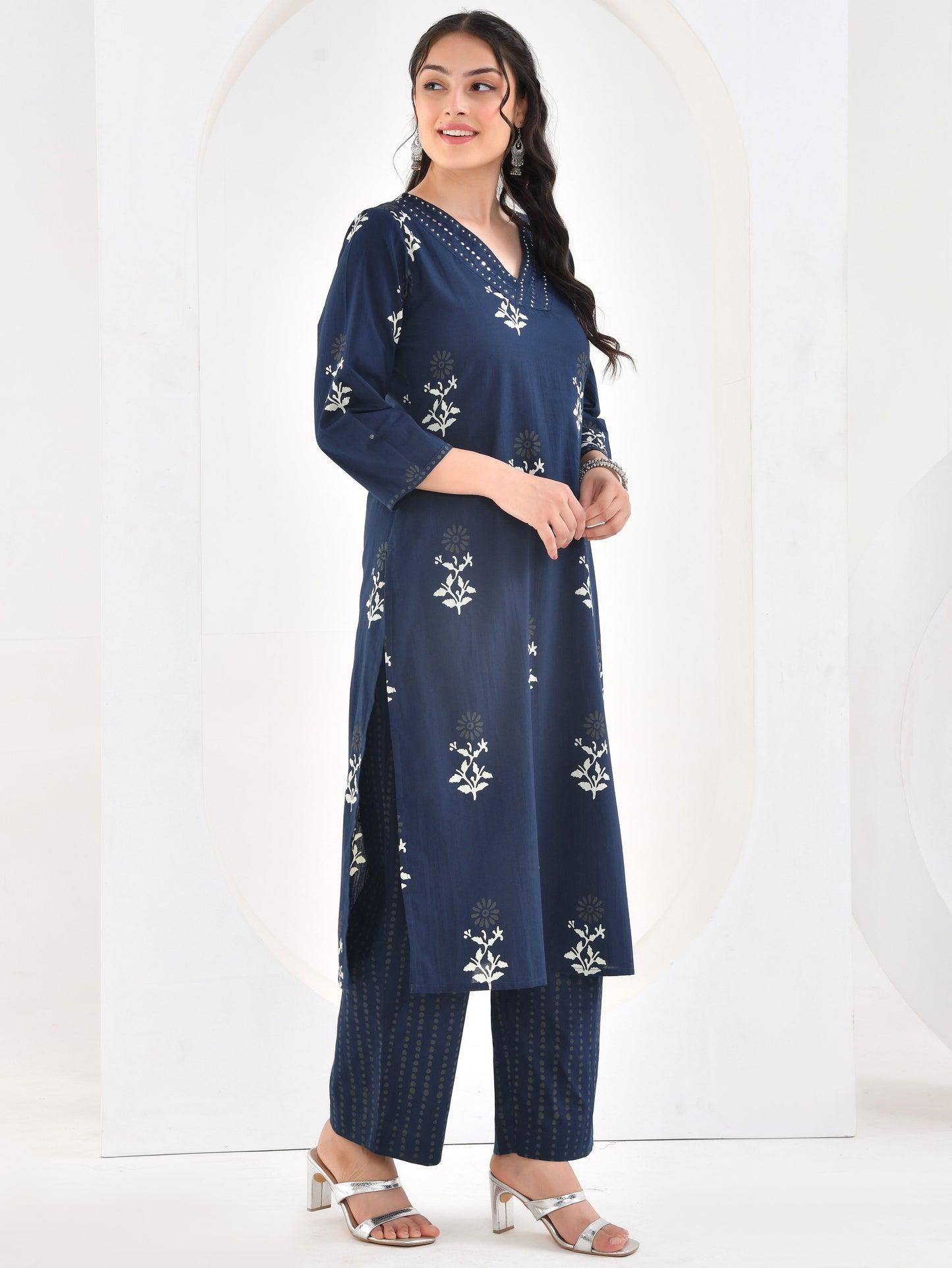 Embroidered Soft cotton Floral Straight Blue Kurta