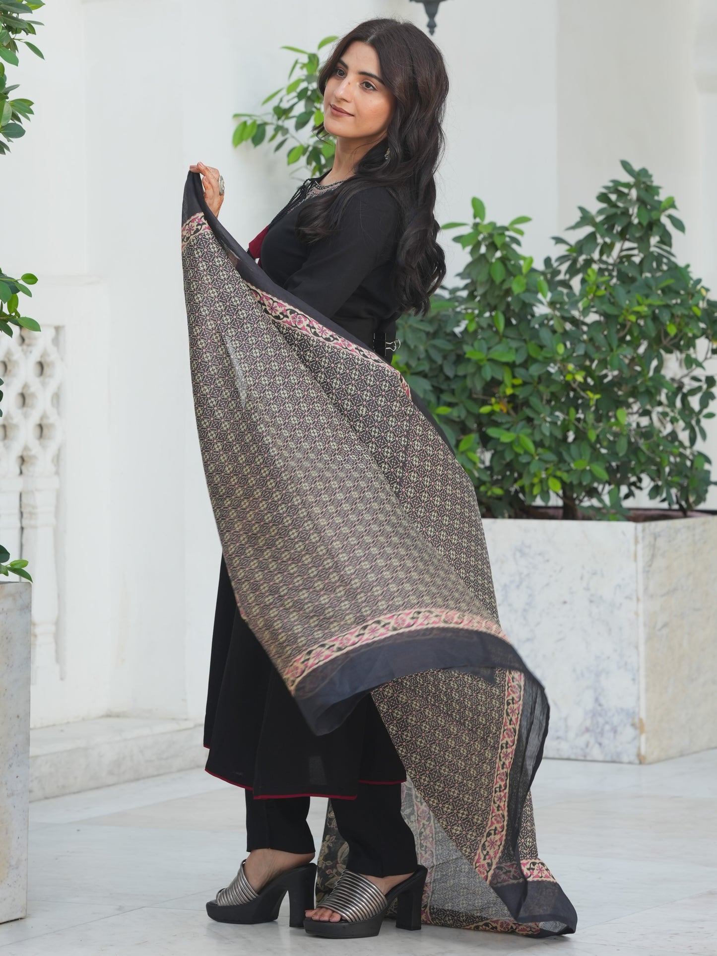 Embroidered Viscose Solid Anarkali Anarkali Black Kurta