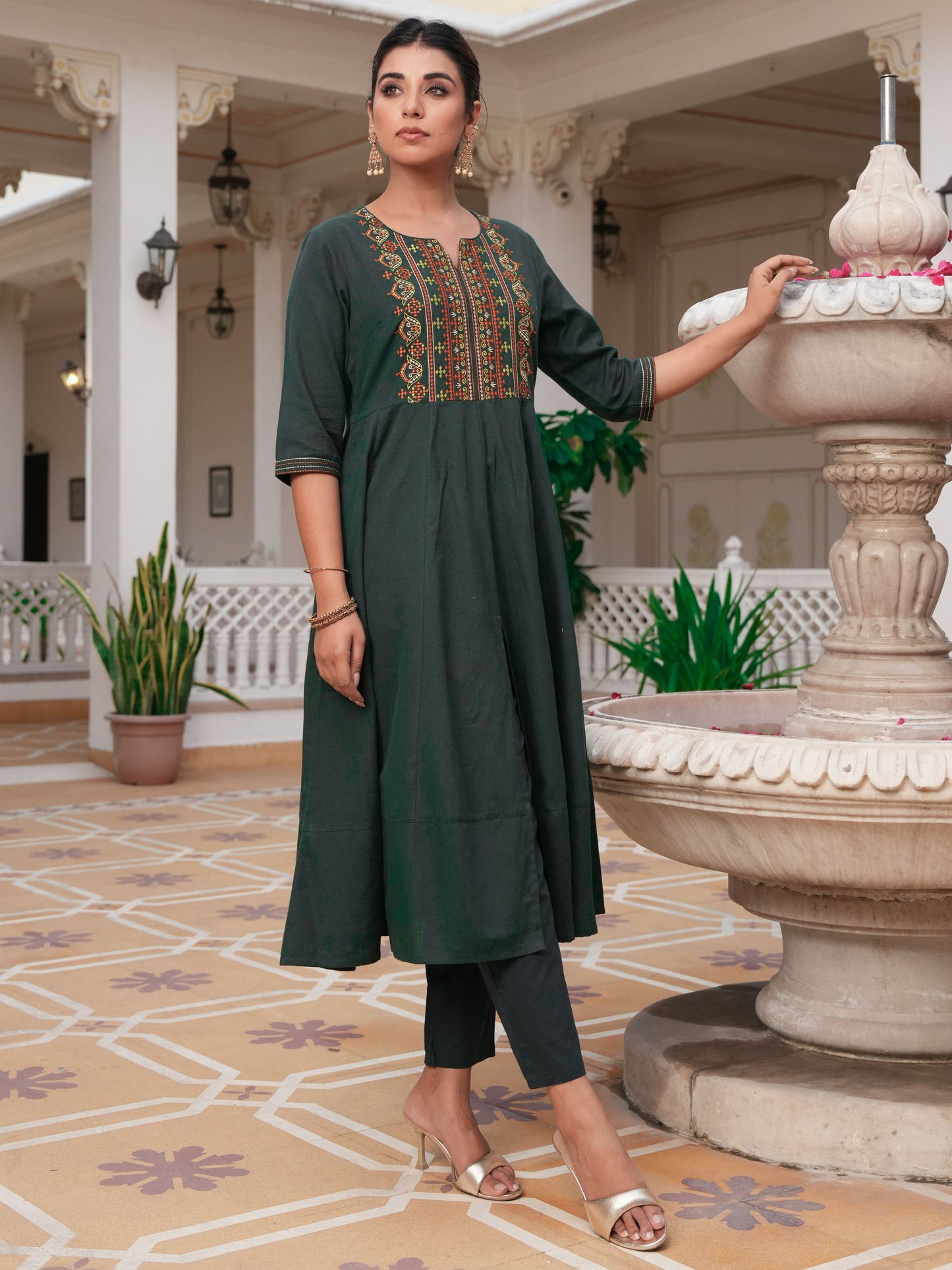 Embroidered Linen Cotton Solid Green Kurta