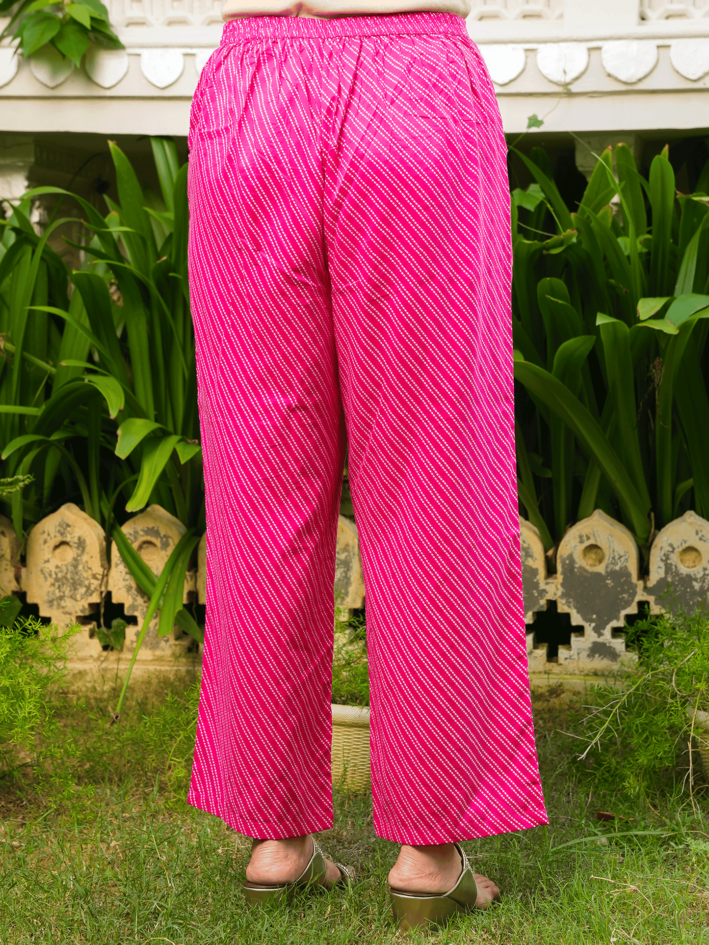 Embroidered Soft Cotton Bandhani Straight Pink Kurta