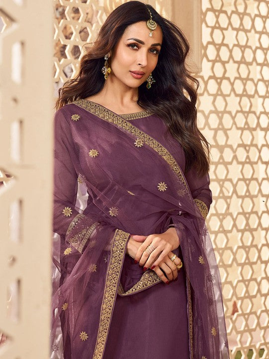 Inddus Ethnic Motifs Embroidered Round Neck Zari Kurta