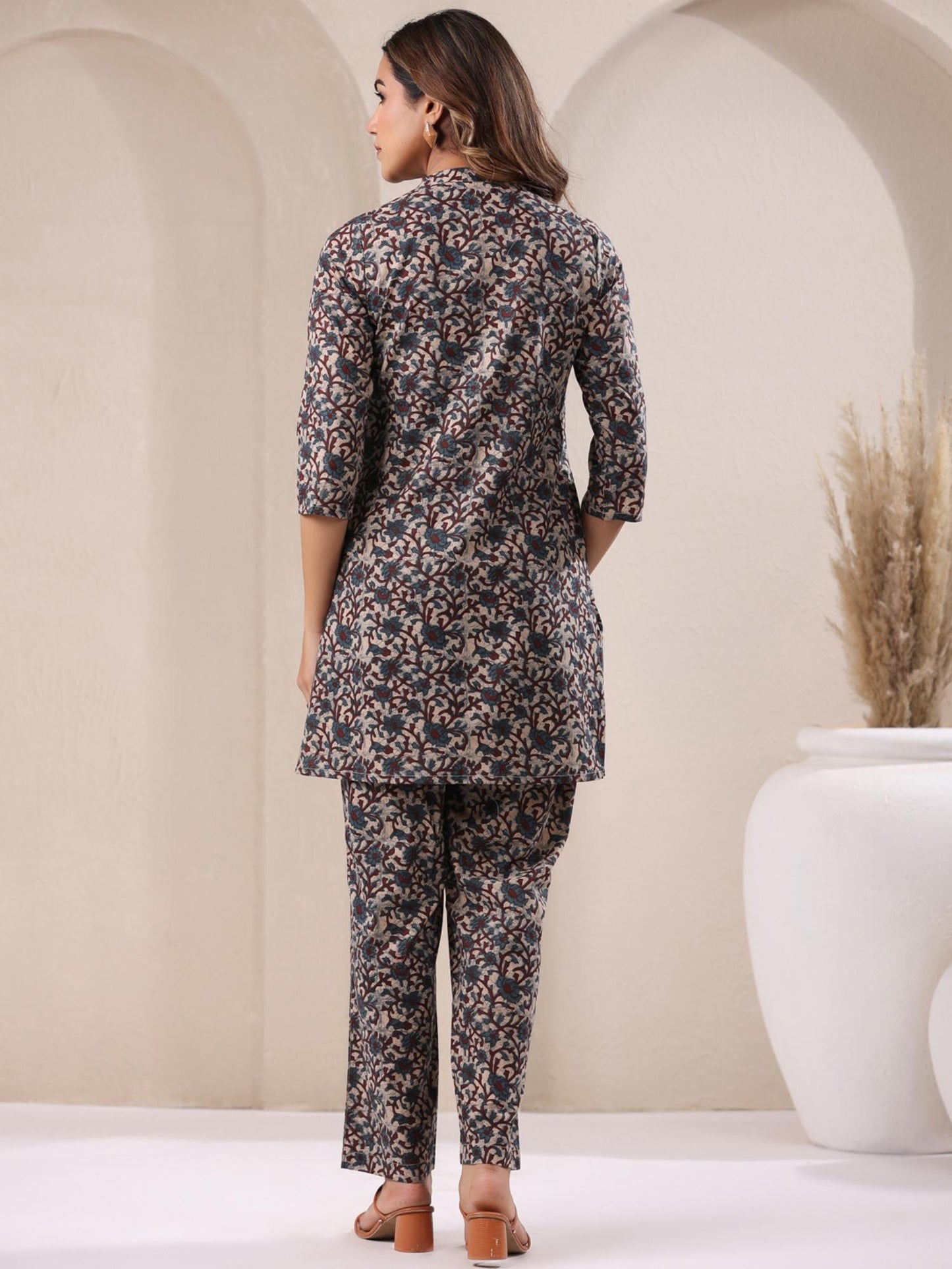 Women Beige Cotton Floral Printed Straight Co-Ord (Set of 2)