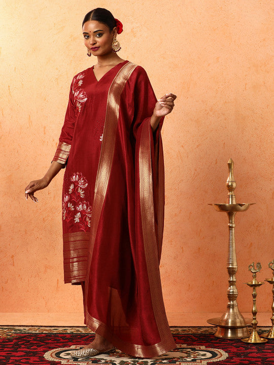 Jaipur Kurti Floral Embroidered Sequinned V-Neck Straight Kurta With Trousers & Dupatta