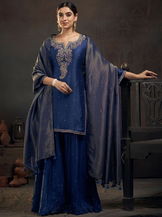 HIRIKA&DHRUTI Women Embroidered Kurta
