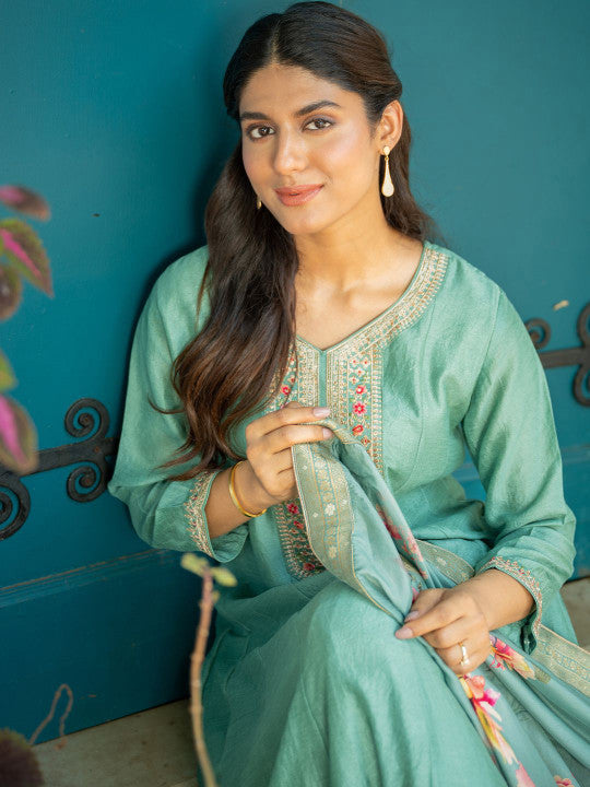 Indo Era Women Floral Embroidered Regular Sequinned Kurta with Trousers & With Dupatta