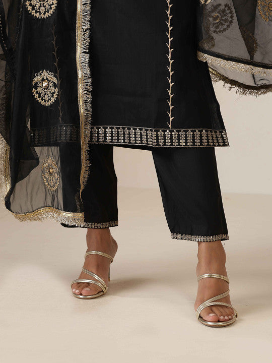 trueBrowns Floral Embroidered Keyhole Neck Thread Work Kurta With Trousers & Dupatta