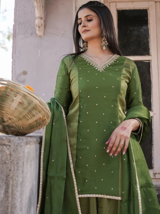AAHRA Women Solid Embroidered Straight Kurti