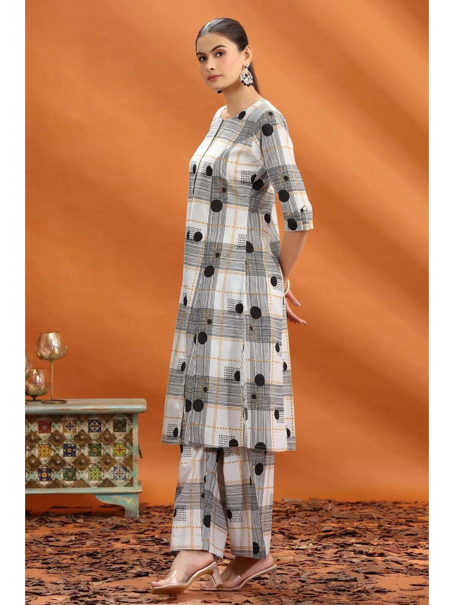 Women Off White Printed Co-Ord (Set of 2)