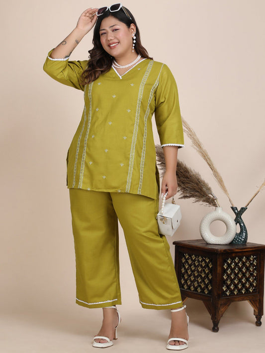 Women Green Embroidered Co-Ord (Set of 2)