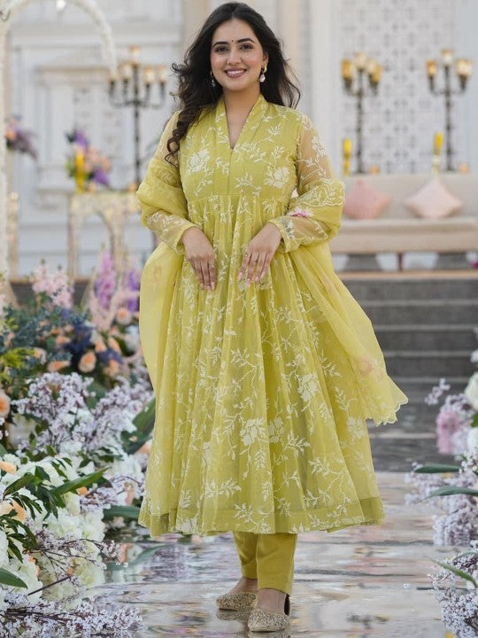 Vama Heritage Floral Embroidered V-Neck Panelled Anarkali Kurta