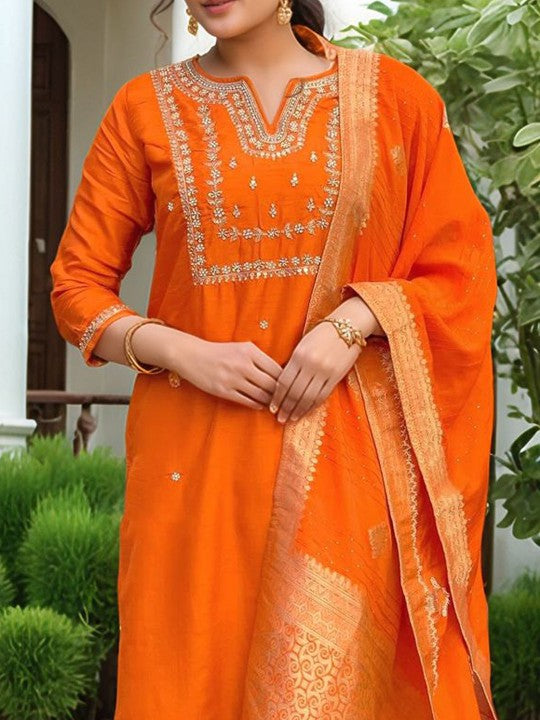 Aaghnya Floral Embroidered Notched Neck Silk Blend Kurta