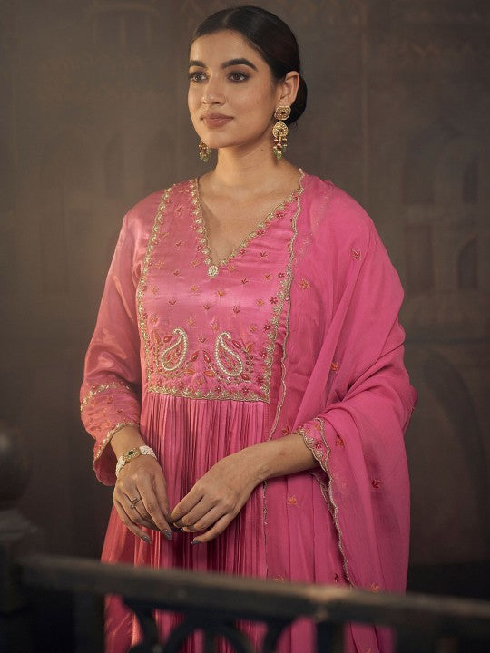 HIRIKA&DHRUTI Women Embroidered Chanderi Silk Kurta