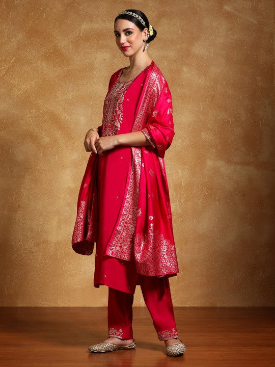 Varanga Women Floral Embroidered Regular Kurta