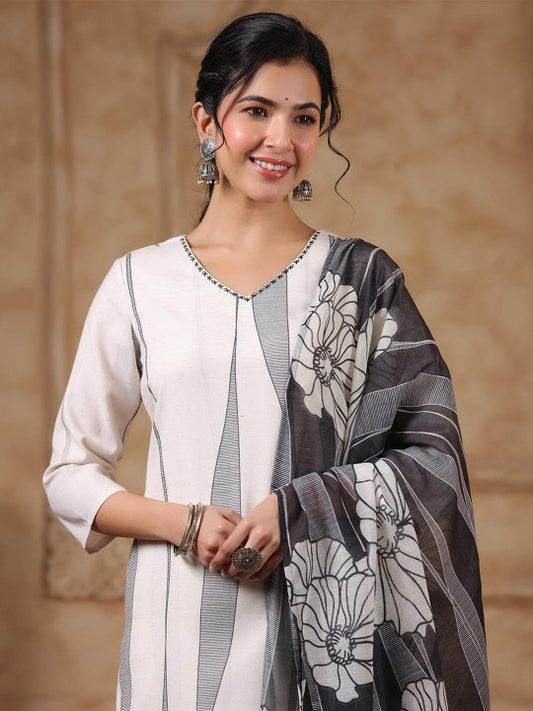 Varanga Women Floral Printed Regular Thread Work Pure Cotton Kurta with Trousers & With Dupatta
