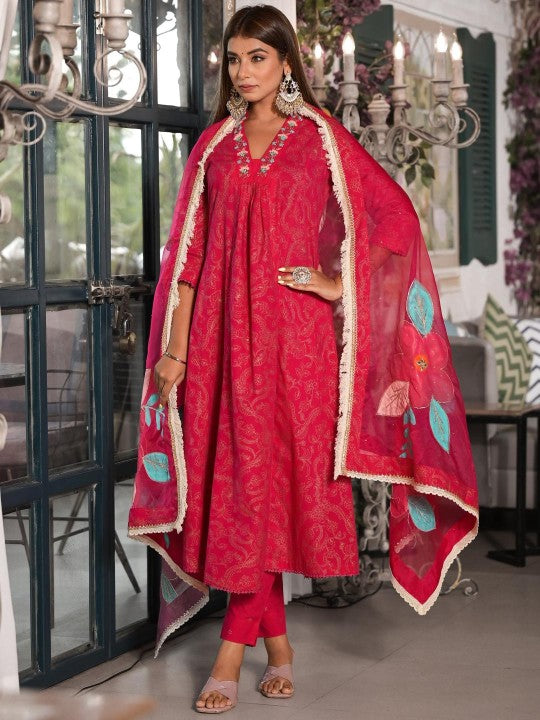 Aavanya Women Pure Cotton Printed Kurta Sets