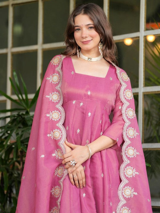 Emaira Women Ethnic Motifs Embroidered Panelled Silk Georgette Kurta