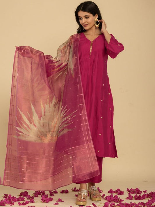 Do Dhaage V-Neck Sequinned Regular Straight Kurta with Trousers & Dupatta