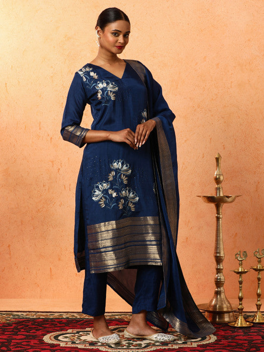 Jaipur Kurti Women Tribal Printed Regular Straight Zari Kurtas & Trousers With Dupatta