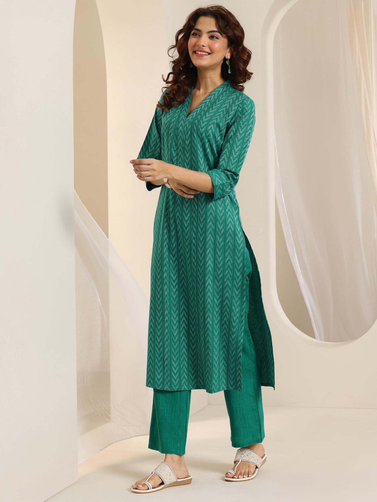 Green Woven Straight Kurta with Pant and Dupatta (Set of 3)