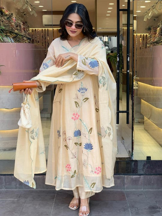 GoSriKi Floral Printed V-Neck Straight Kurta With Trouser & Dupatta