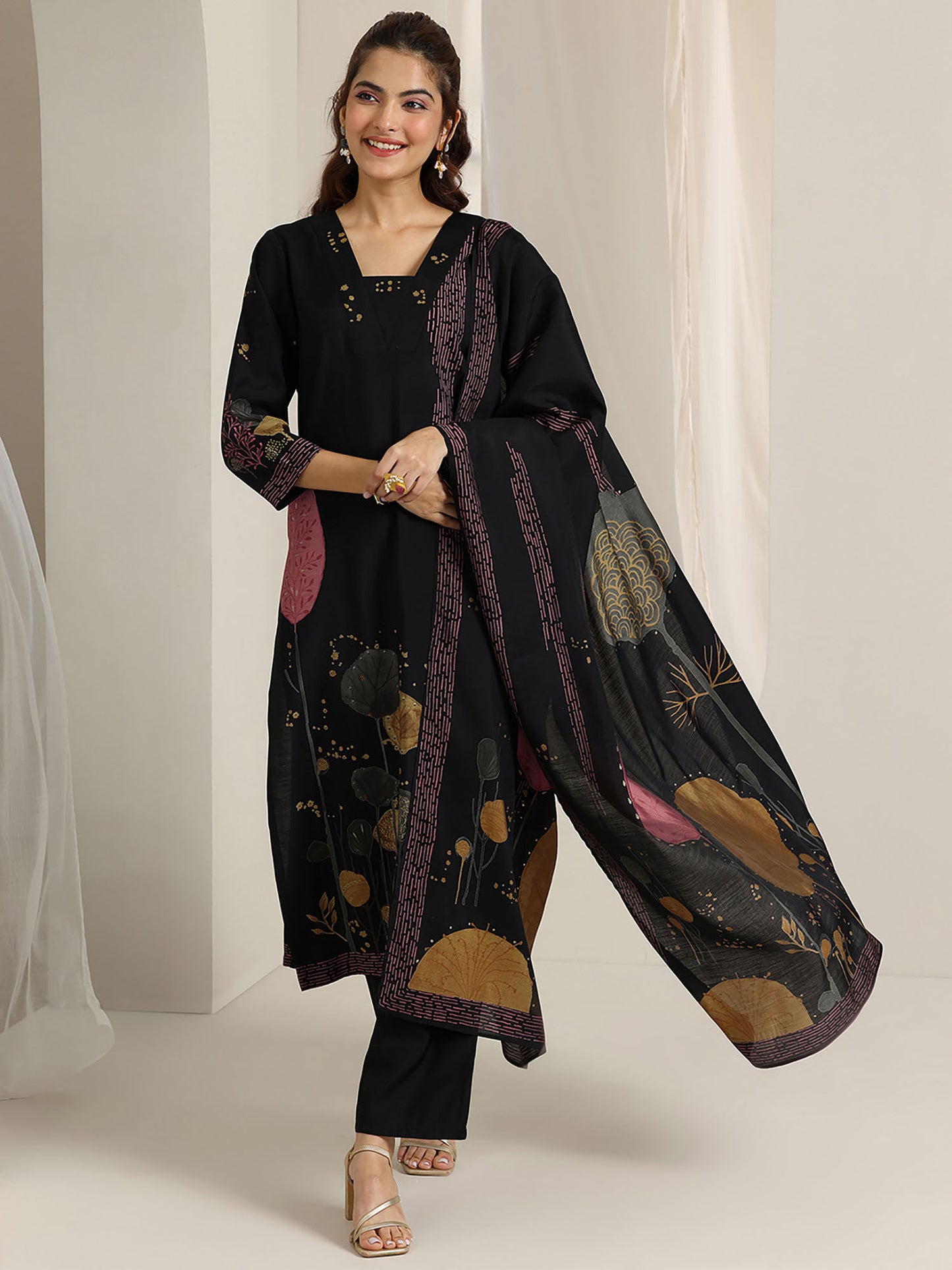 Women Black Printed Kurta with Pant &amp; Dupatta (Set of 3)