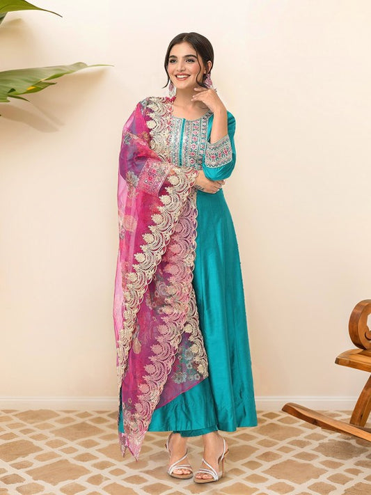 Ishin Women Ethnic Motifs Yoke Design Regular Thread Work Kurta with Trousers & With Dupatta