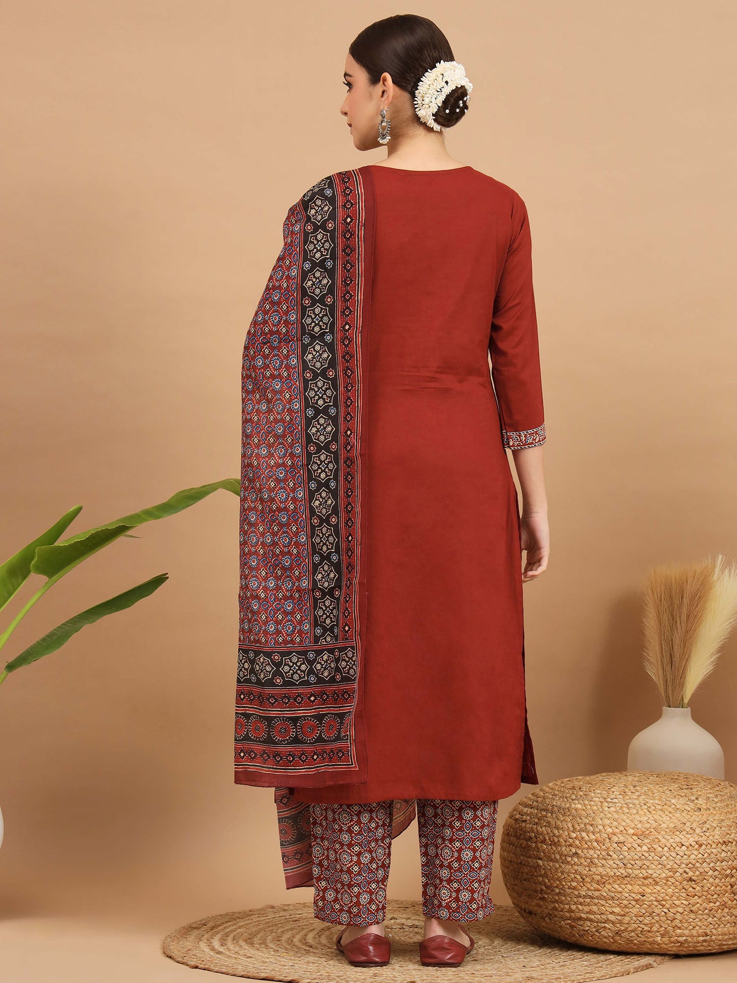 Women Floral Print Cotton Maroon Stitched Kurta Pant With Dupatta (Set of 3)
