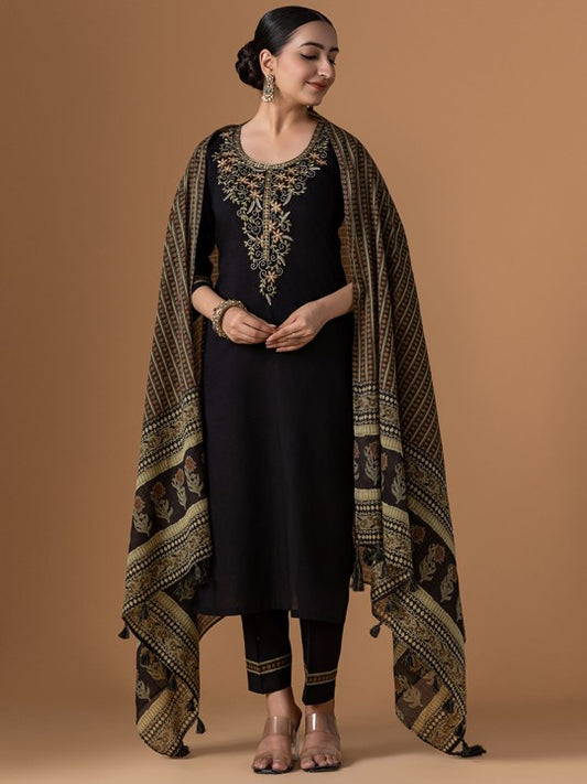 WOMEN PLUS Floral Embroidered Regular Thread Work Kurta & Trousers With Dupatta