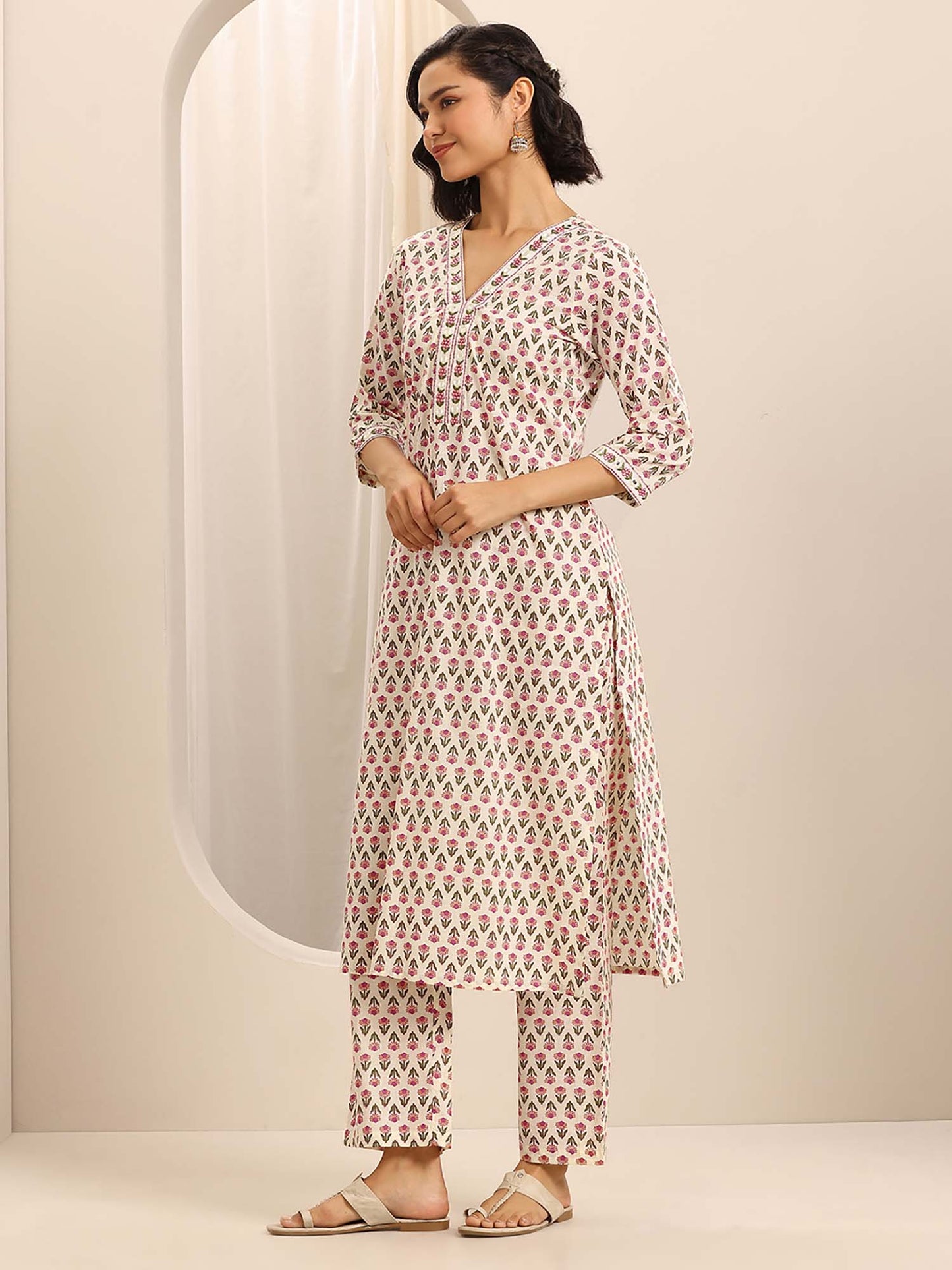 Cream Floral Printed Kurta with Pant and Dupatta (Set of 3)