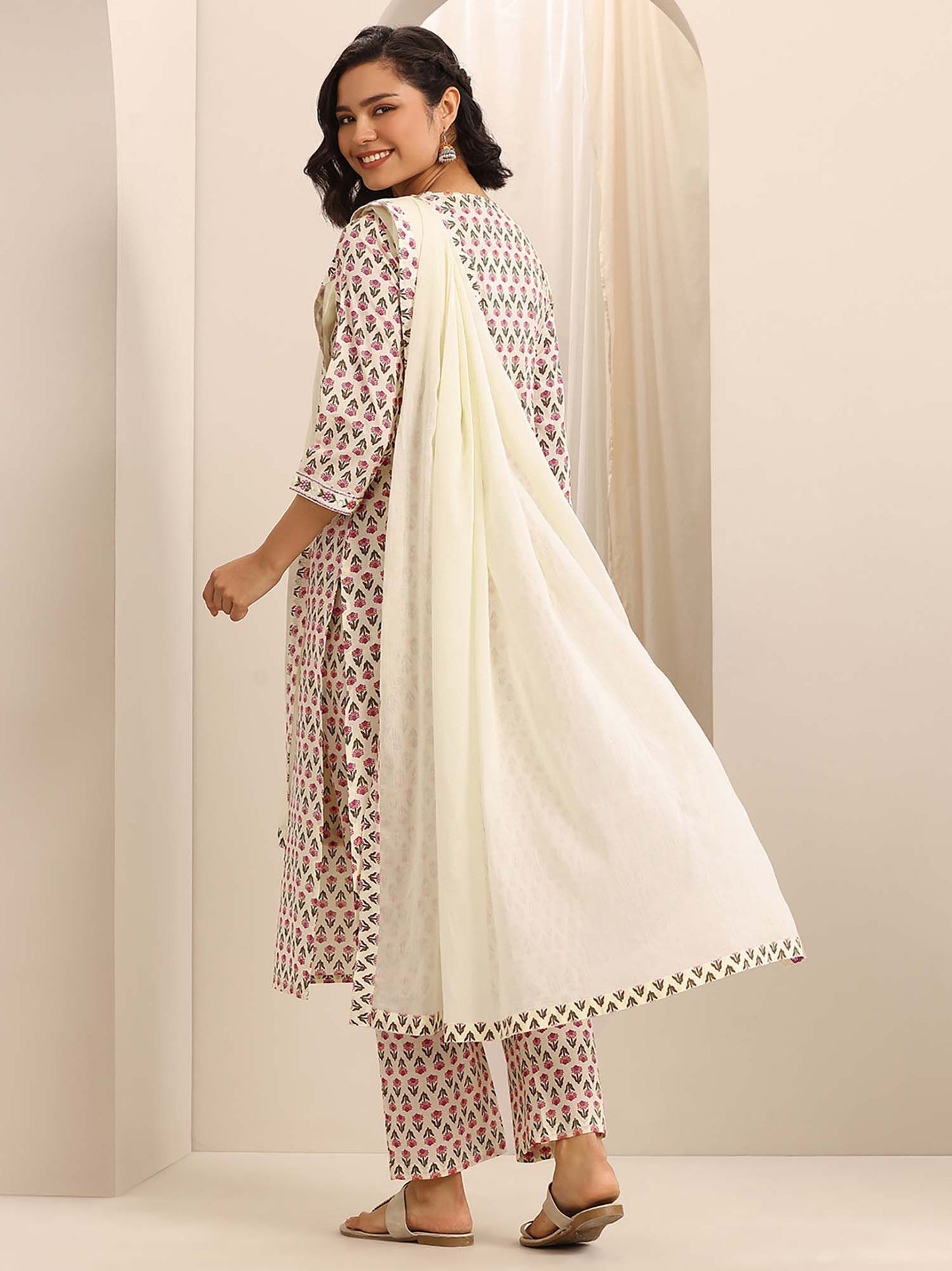 Cream Floral Printed Kurta with Pant and Dupatta (Set of 3)