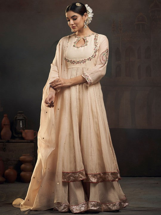 HIRIKA&DHRUTI Women Embroidered Chanderi Silk Kurta