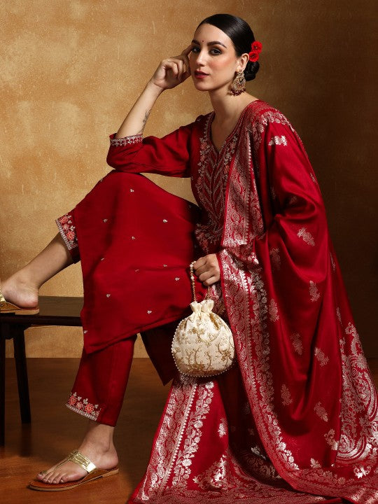 Varanga Women Floral Embroidered Regular Kurta