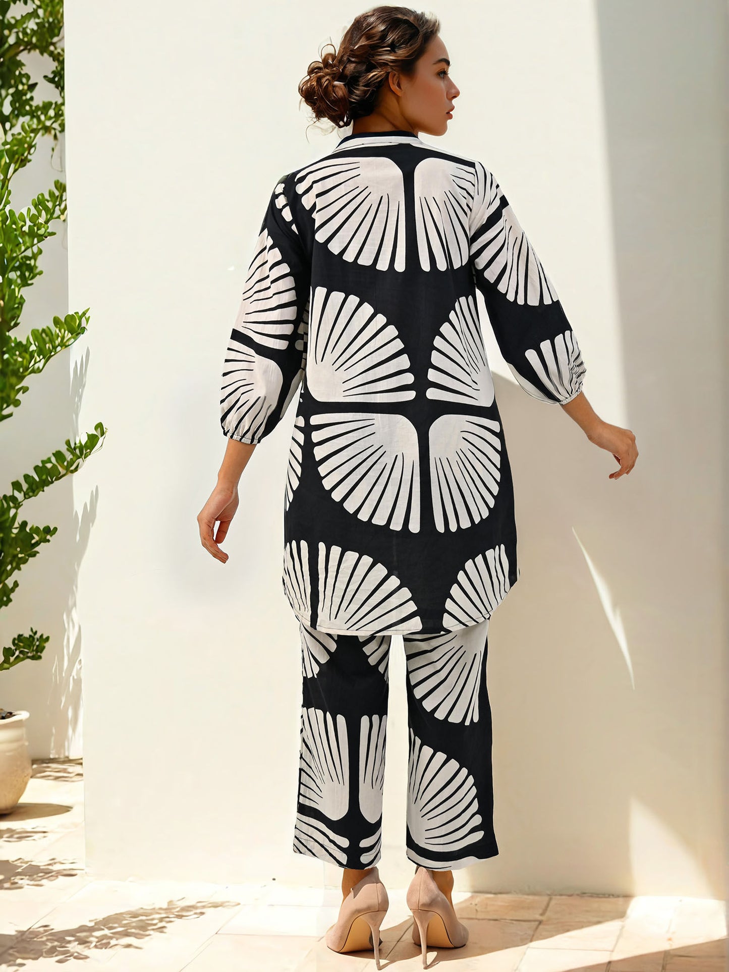 Black Pure Cotton Abstract Printed Kurta with Pant Co-Ord (Set of 2)