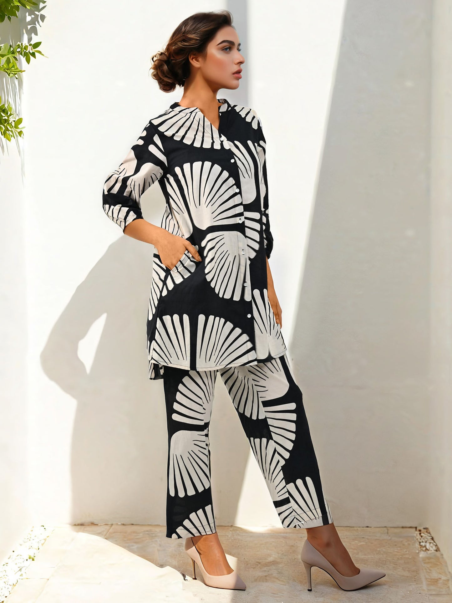 Black Pure Cotton Abstract Printed Kurta with Pant Co-Ord (Set of 2)