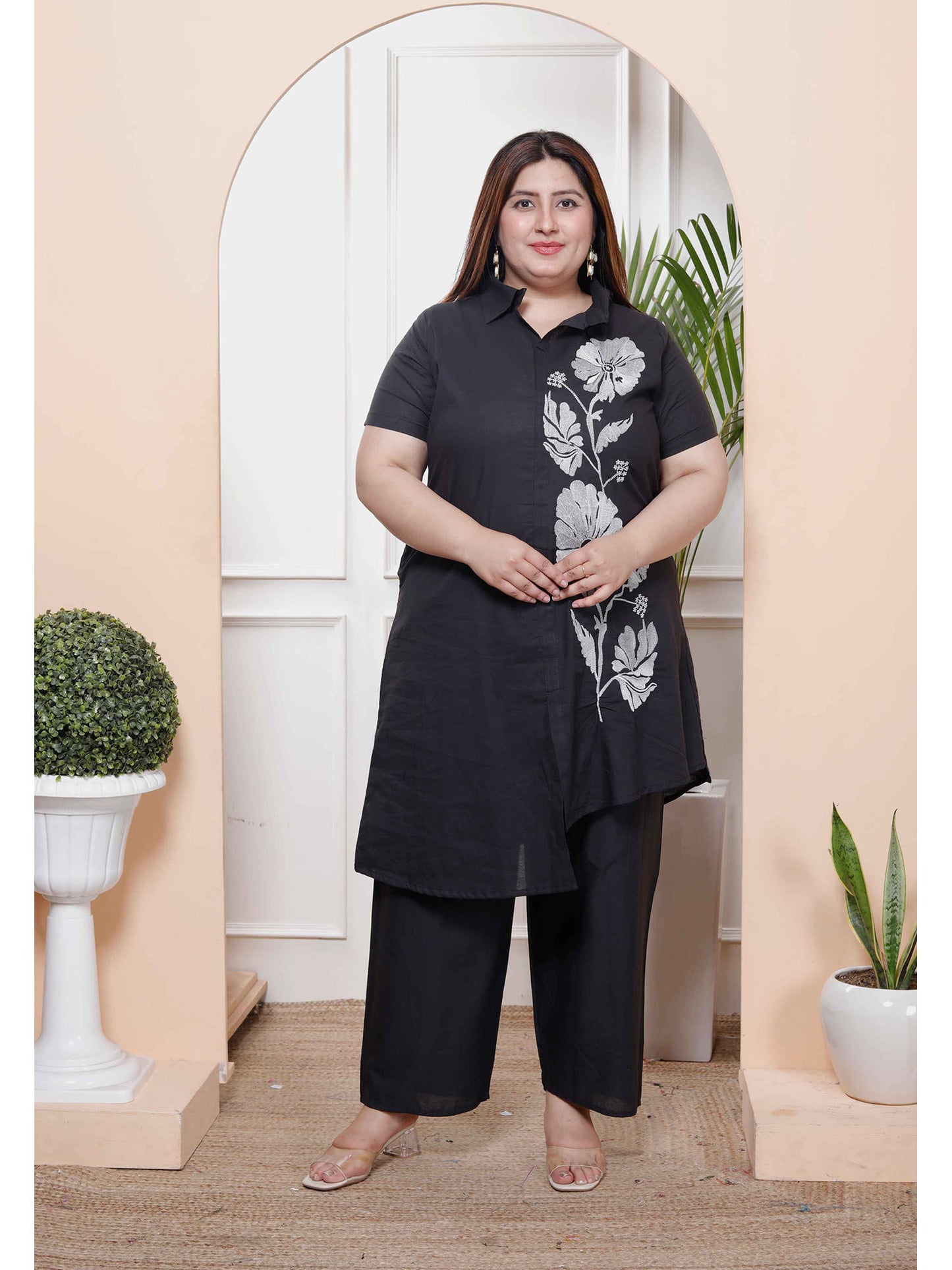 Women Plus Size Black Pure Cotton Floral Embroidered Co-Ord (Set of 2)
