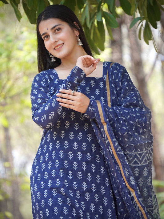 Bahe Kurtiz Women Floral Printed Square Neck Kurta with Trousers & Dupatta