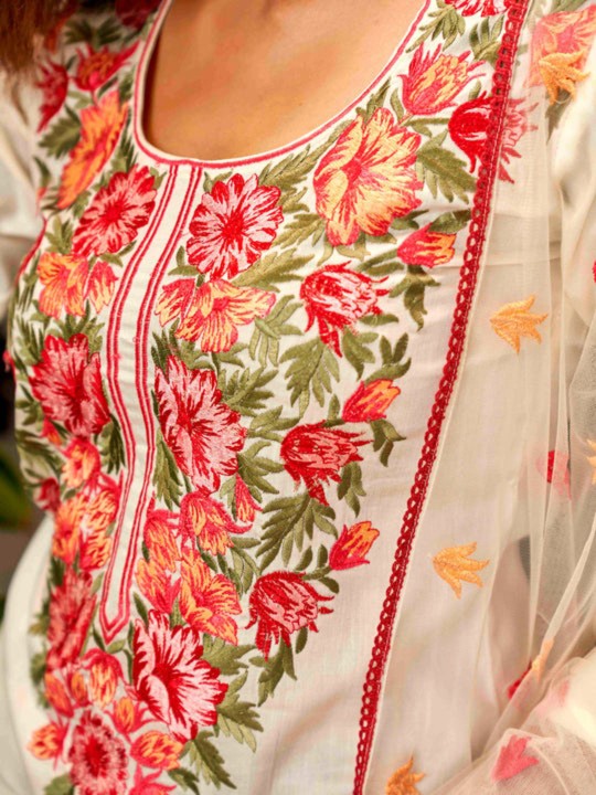 Storebrite Floral Embroidered Round Neck Straight Kurta With Trousers & Dupatta