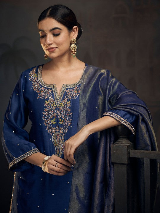 HIRIKA&DHRUTI Women Embroidered Kurta