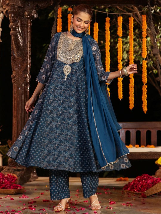 Women Floral Printed Panelled Sequinned Kurta