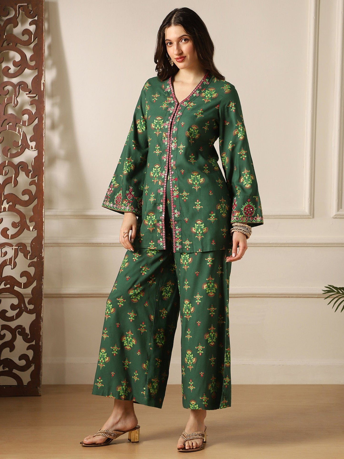 Women Green Embroidery Detail Mirror Work Ethnic Motifs Co-Ord Set