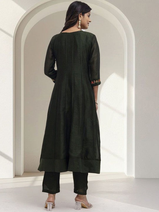 Floral Yoke Design Thread Work Kurta