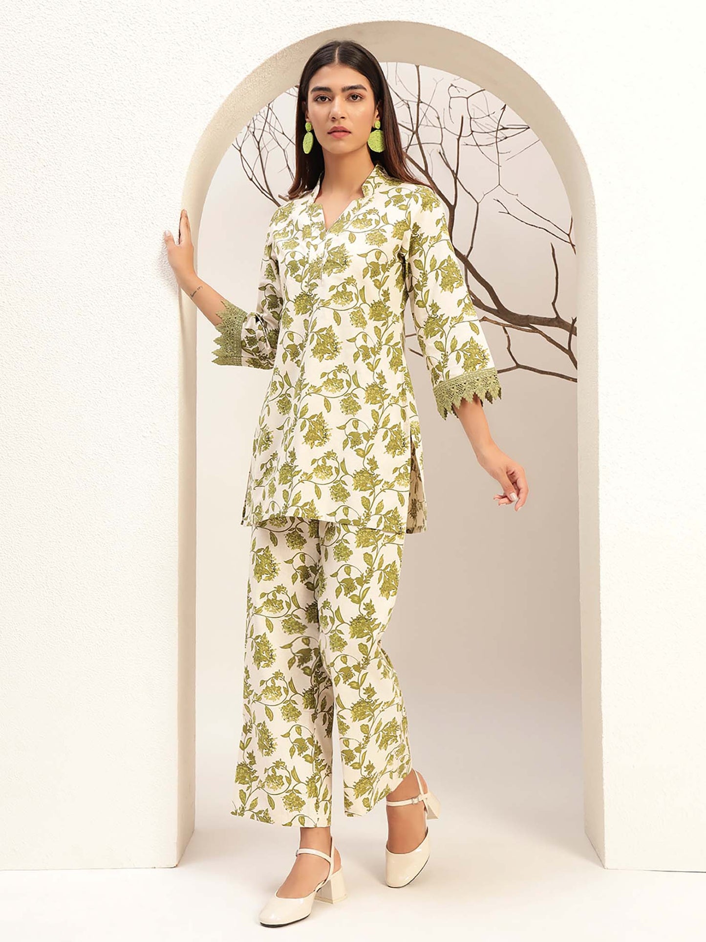 Green Floral Printed V-Neck Casual Co-Ord (Set of 2)