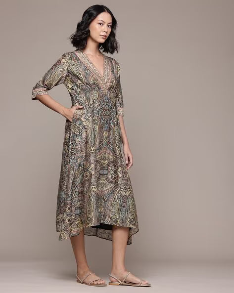 Tasavur Midi Dress