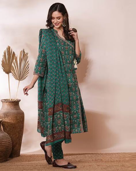Women Floral Straight Kurta Set