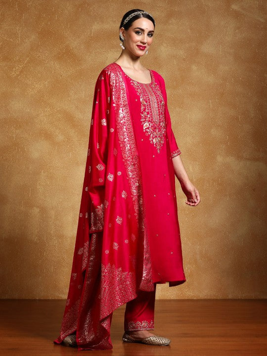 Varanga Floral Embroidered Round Neck Straight Kurta