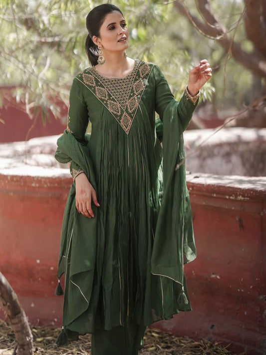 AAHRA Ethnic Motifs Yoke Design Thread Work Chanderi Silk Kurta