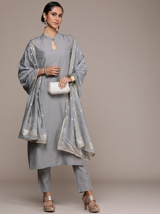 House of Pataudi Women Jashn Kurta & Trousers With Dupatta