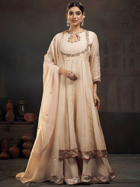 HIRIKA&DHRUTI Women Embroidered Chanderi Silk Kurta