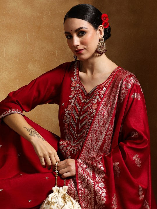 Varanga Women Floral Embroidered Regular Kurta